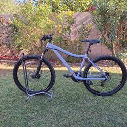 CO_OP DIRT 1.1 MOUNTAIN BIKE 27.5 INCH LIKE NEW ( CHECK MY OTHER BIKES)