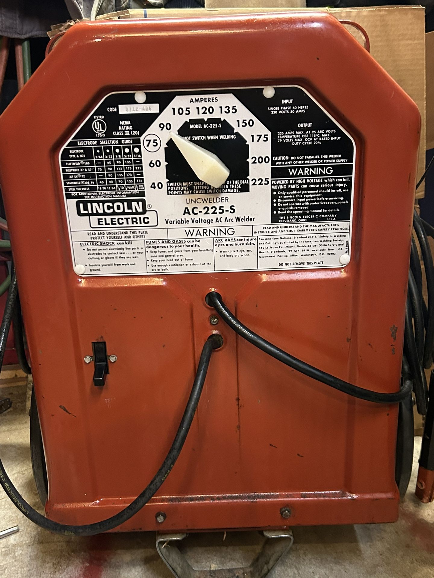 Lincoln  225 AMP.  ARC welder  And Book
