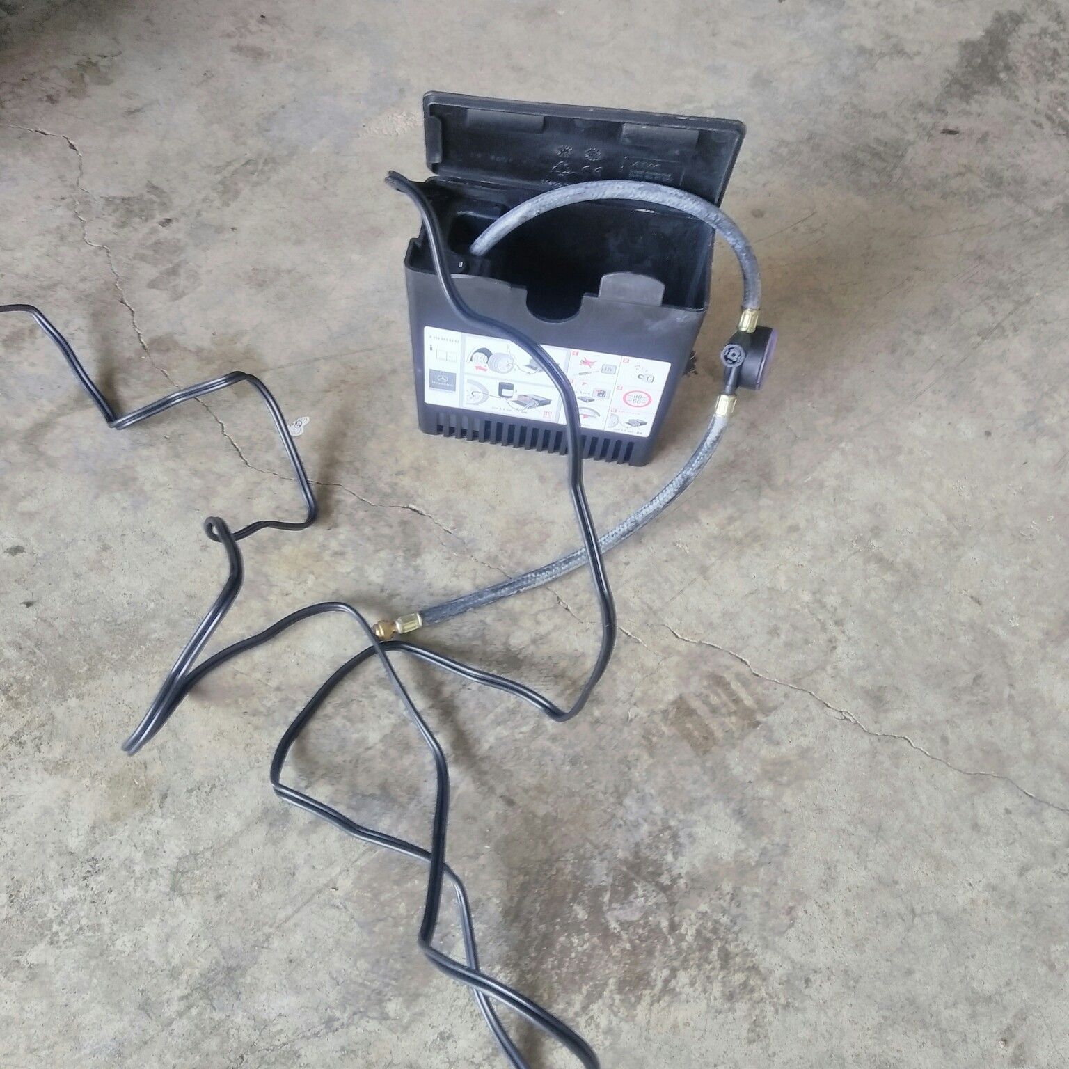 Car tire air pump portable