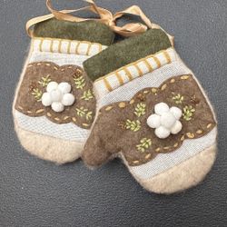 Cozy Brown and Cream Mittens with Floral Design