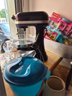 Kitchen aid mixer with all the attachments and instructions