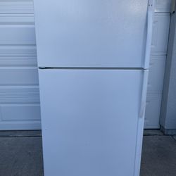 Kenmore Top And Bottom Refrigerator For $180. Dimensions Are 33Wx29Dx66H. Pick Up Only. 
