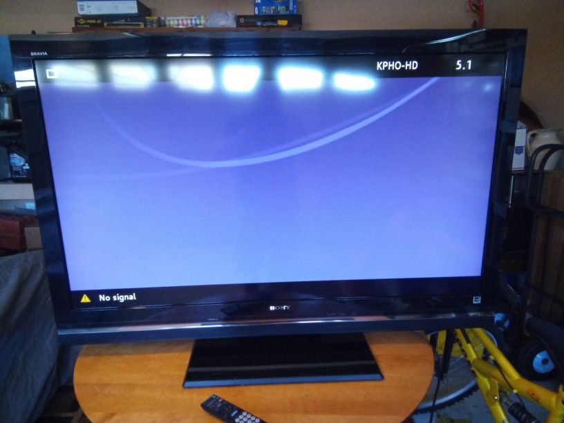 Sony Bravia kdl-52v5100 52" lcd On Stand