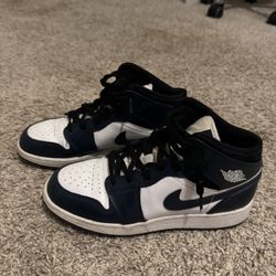Air Jordan 1 Mid 'Armory Navy'