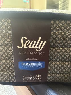 Sealy Performance Mattress (Queen)