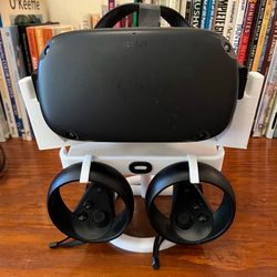 Meta Oculus Quest w/ 2 controllers