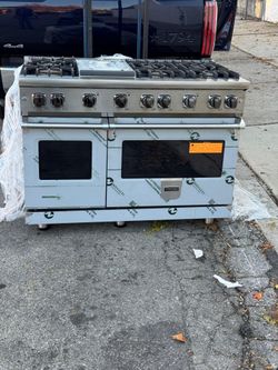 Brand new Viking 48-in Series 5 Double oven gas range 