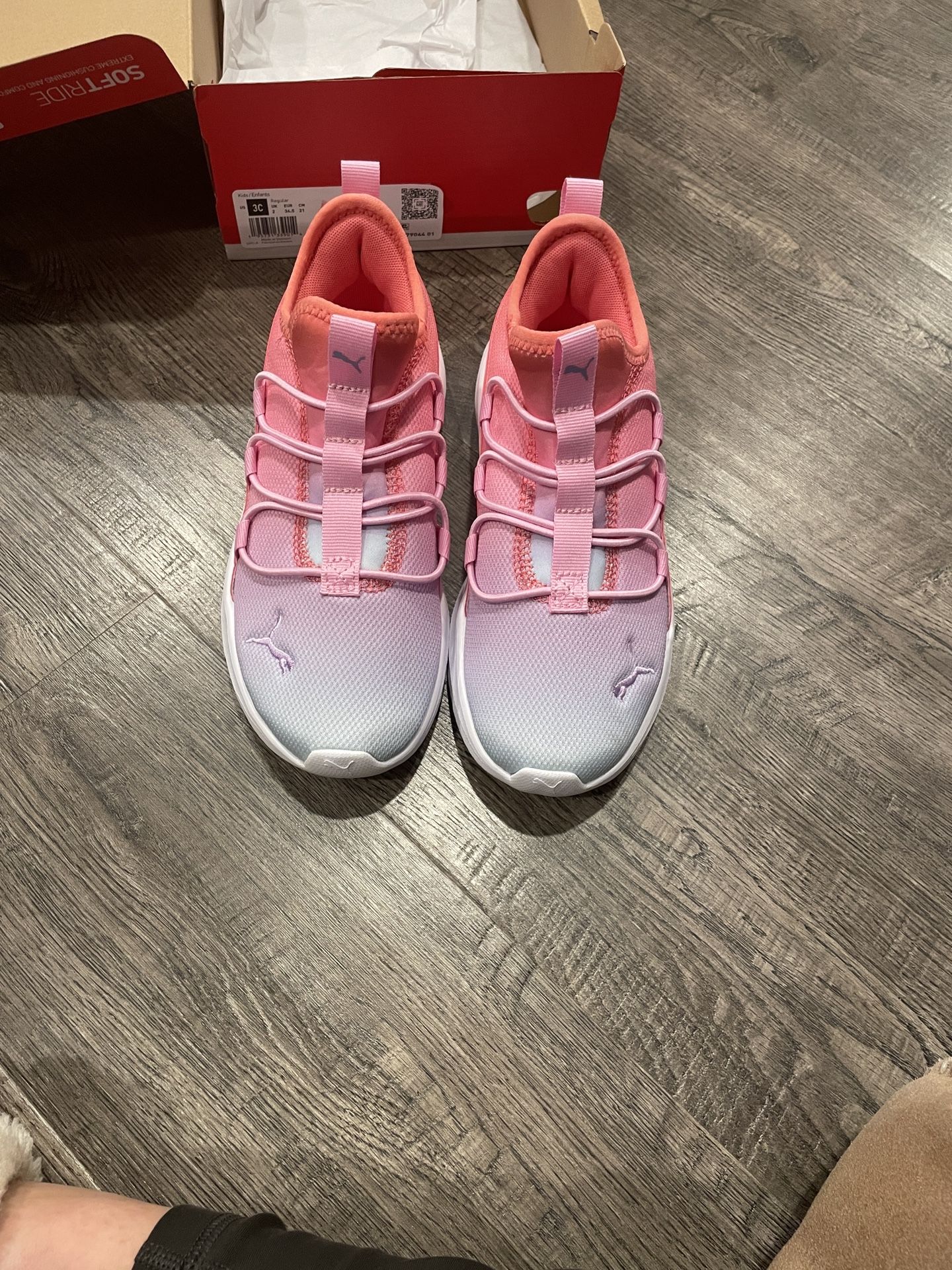Girls Size 3 Pumas 