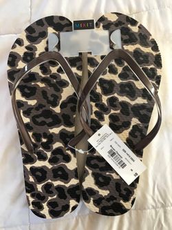 New w/tags women's flip flops - size 9