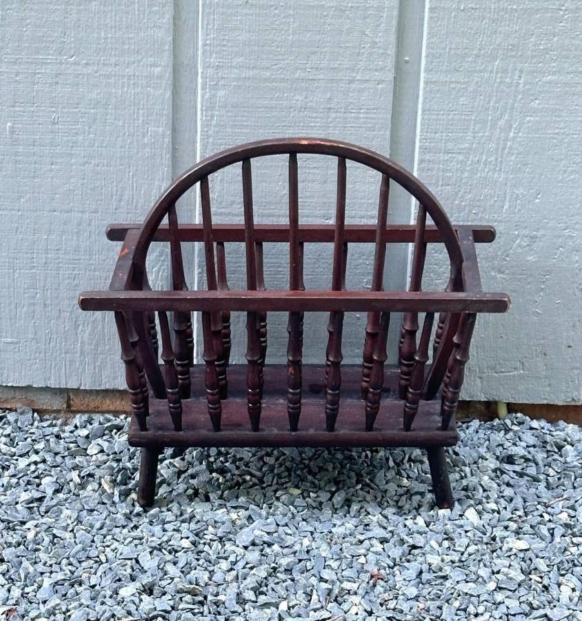 Vintage Wagon Wheel Spindle Magazine Holder Stand