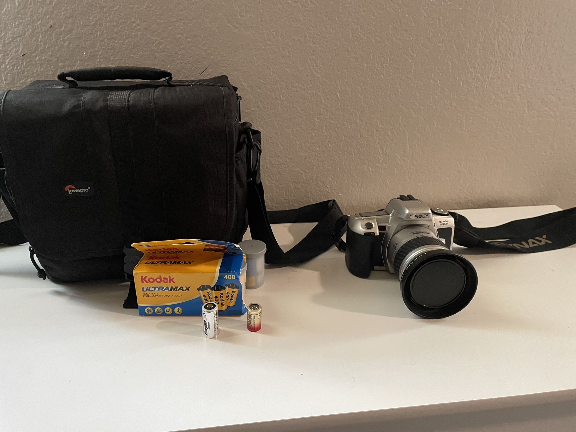 Minolta Dynax 505si 35mm SLR Camera w/ Zoom Lens + 4 Rolls Film