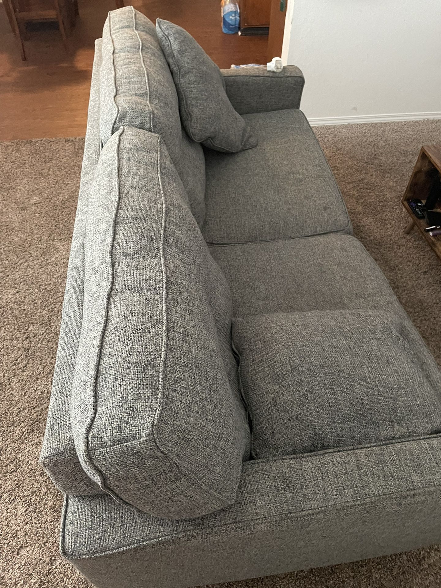 Grey/white Couch 