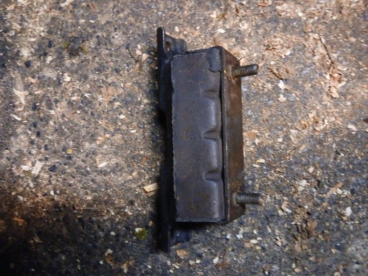 96 Yukon Transmission Mount