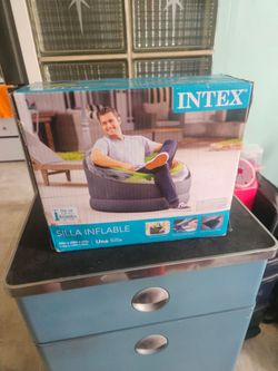 Inflatable lounge chair