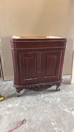 Vanity cabinet