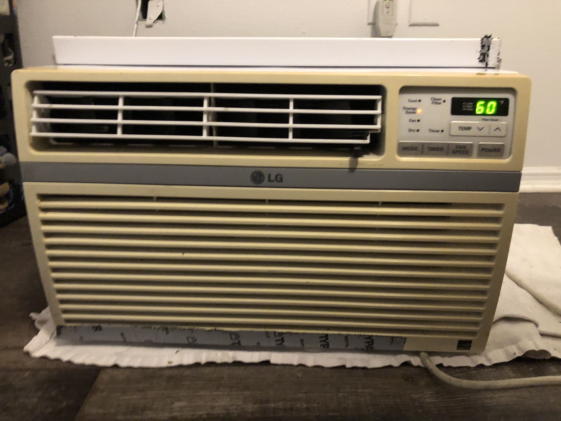 LG LW8014ER 8,000 BTU Window Air Conditioner With 11.3 EER, 2.2 Pts/Hr Dehumidification