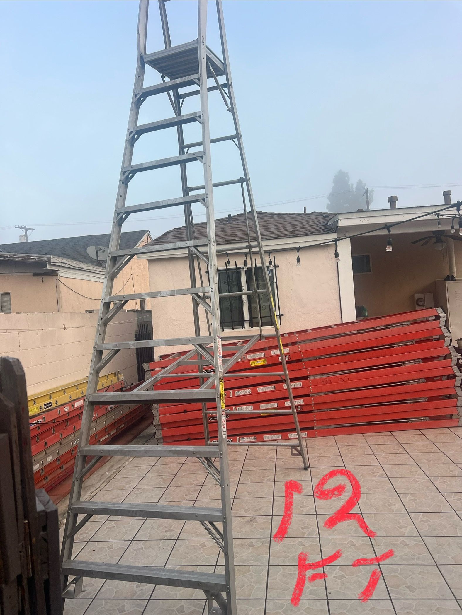 Escalera de 12 pies, Heavy, Duty, nueva, 300 libras