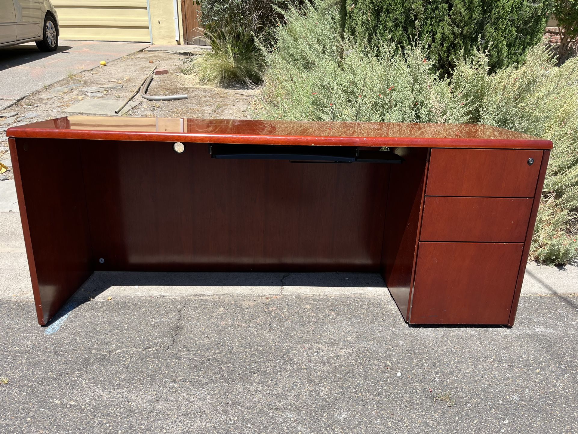 Awesome Desk, FREE