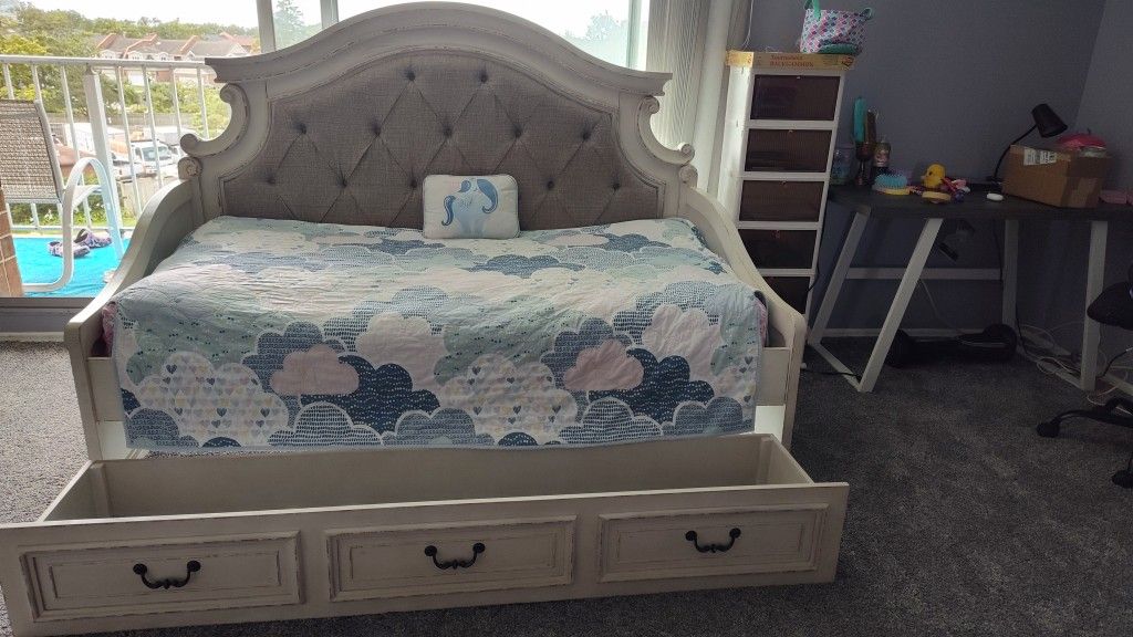 Twin Daybed