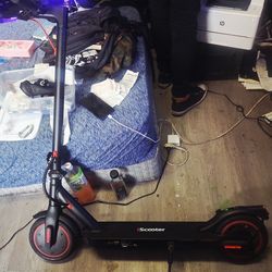 Nearly NEW IScooter I8 series with charger included!