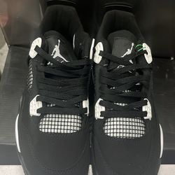 Jordan 4 black & White Thunders