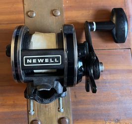 Used Newell Graphite 220-5 Fishing Reel