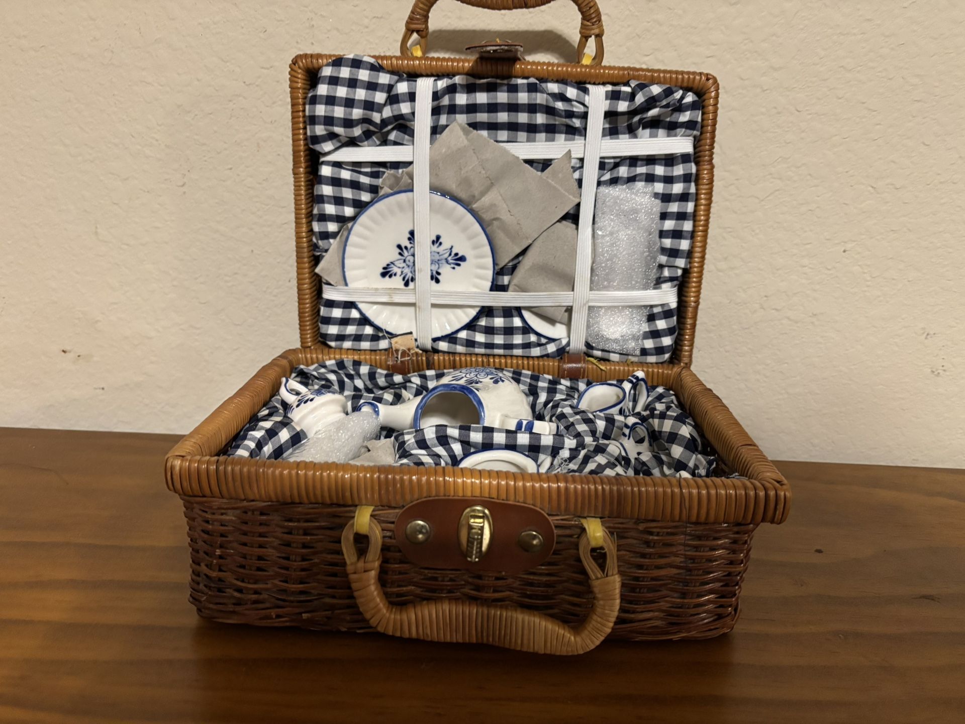 Child Pic Nic Basket