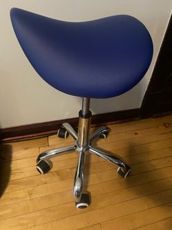 Desk saddle stool chair