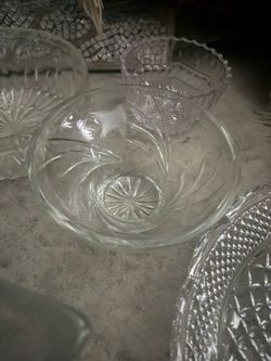 Glass bowl. Selling for $5