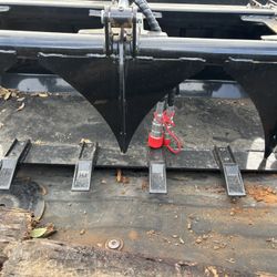 New Mini Skid Steer Tooth Bucket With Grapple