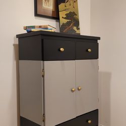 Modern Dresser / chest of drawers