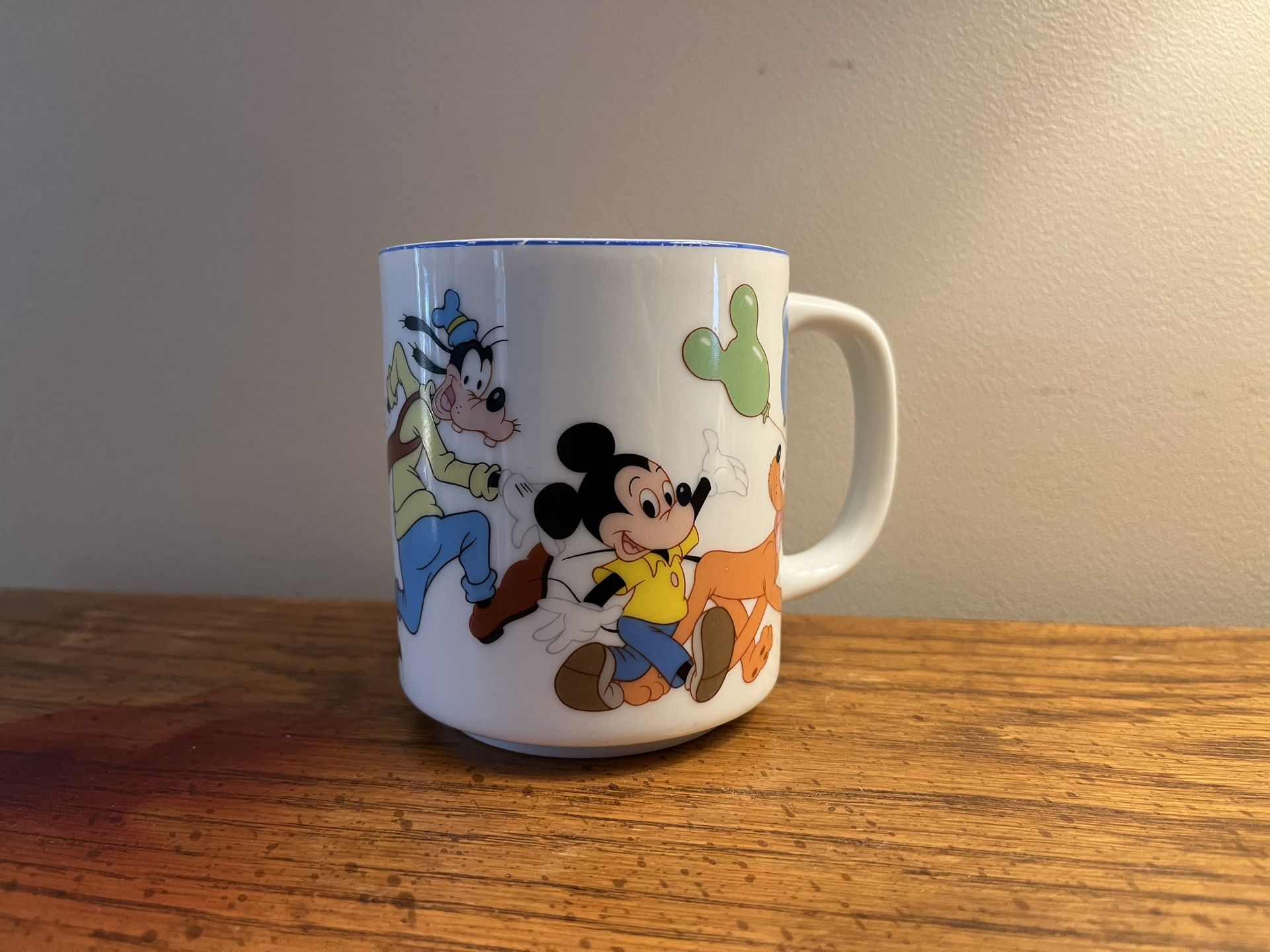 Vintage Disney MICKEY MOUSE & FRIENDS All Around Graphics Ceramic 6oz Coffee Mug