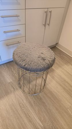 Vanity chair