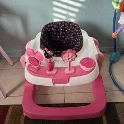 Andador De Niña Bien Limpia 