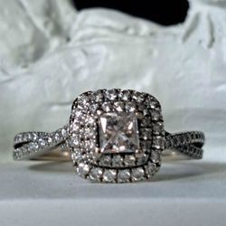 $3,800 At Kay Neil Lane Natural One Carat Diamond Engagement Ring 1/2 Carat Center