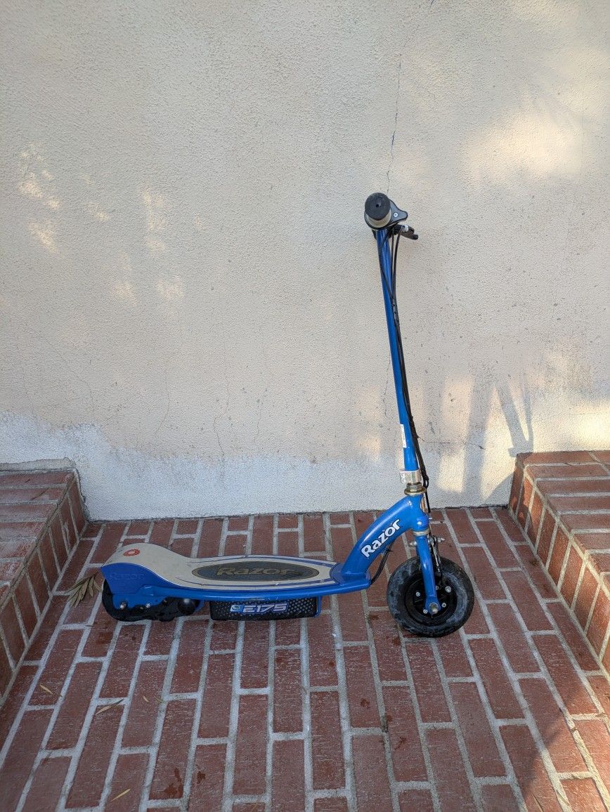 Blue Razor E175 Electric Scooter