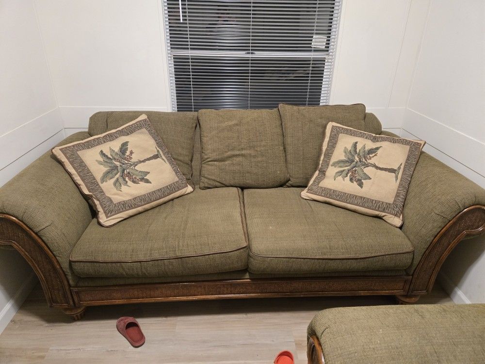 Nice couch set 