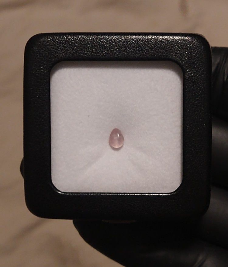 pink spinel in display
