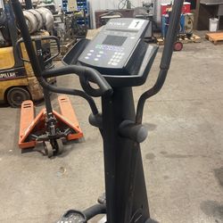 True 600 EA Elliptical Machine
