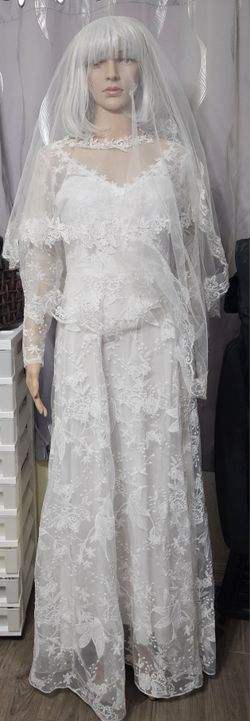 Wedding dress size 28 (US 6)