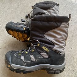 KEEN Cold Weather Boots Kids/Youth Size 3