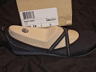 Women's Clark NEW Size 8