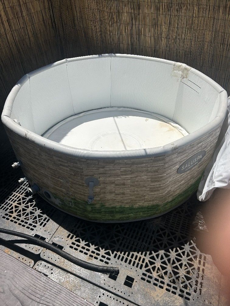 FREE Saluspa HOT TUB ONLY