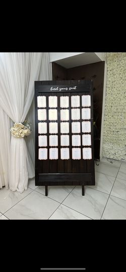 Wooden Backdrop Seating Chart 