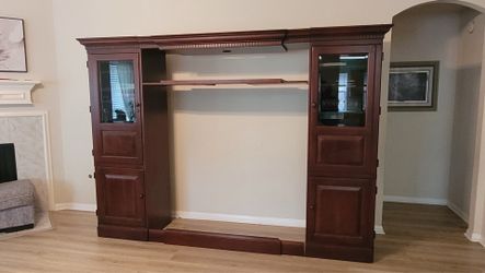 Entertainment center