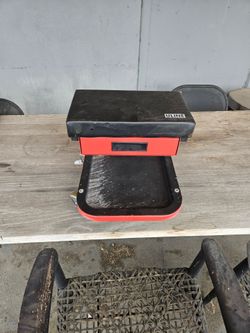 Rolling tool seat