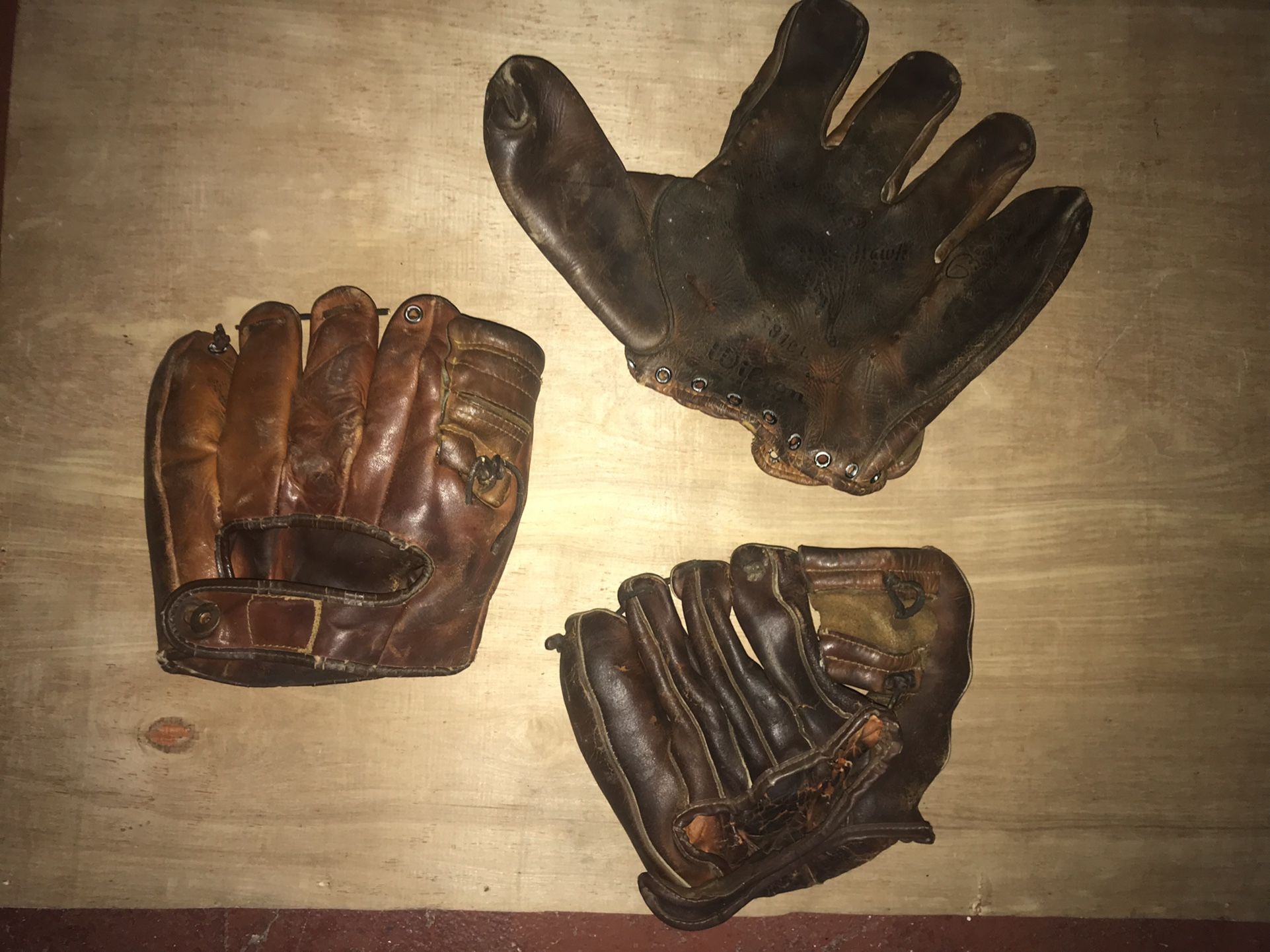 Early 1900 Baseball Gloves 