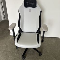 SECRET LAB TITAN EVO GAMING CHAIR 