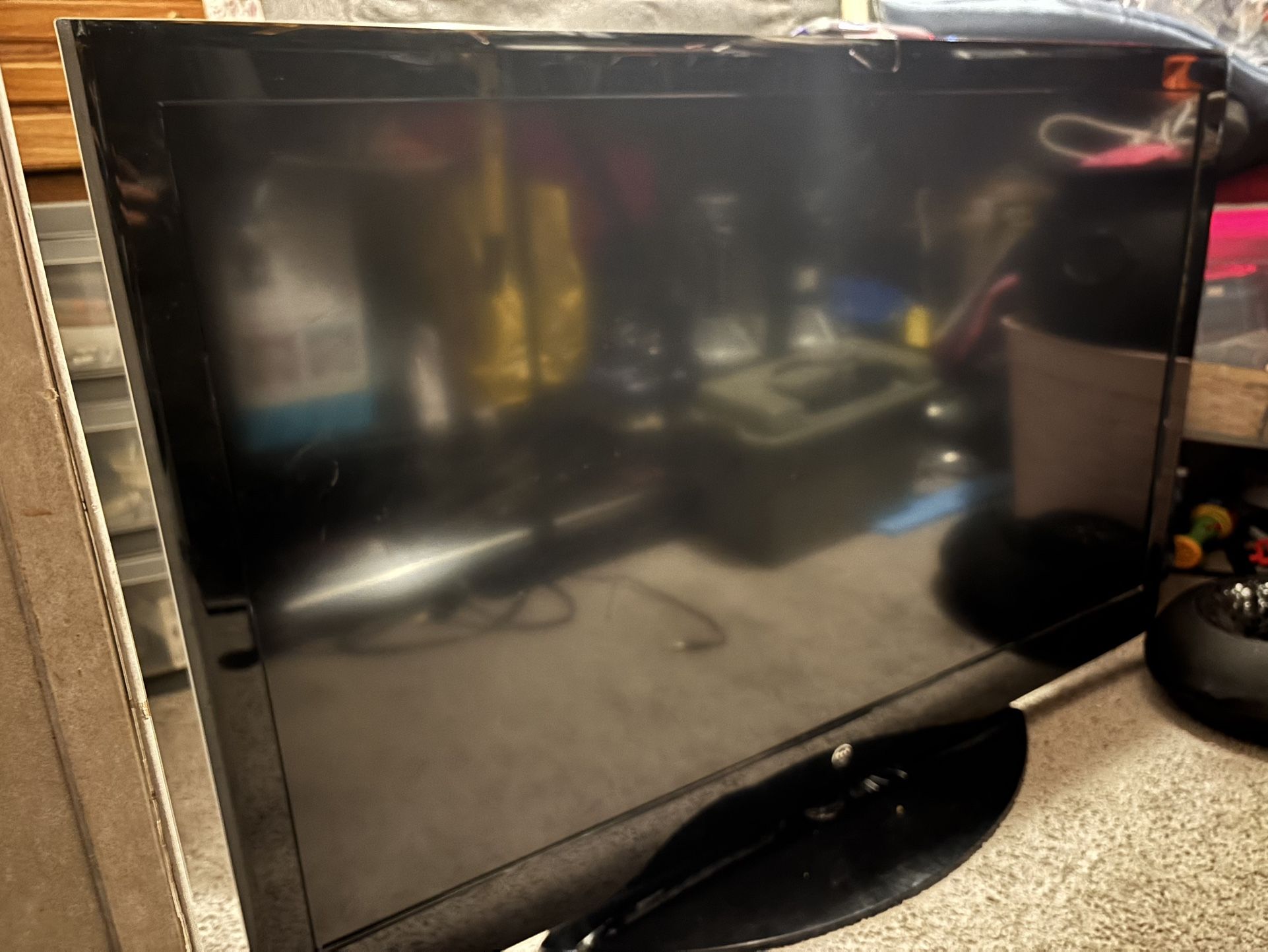 42 Inch TV W/Roku Device