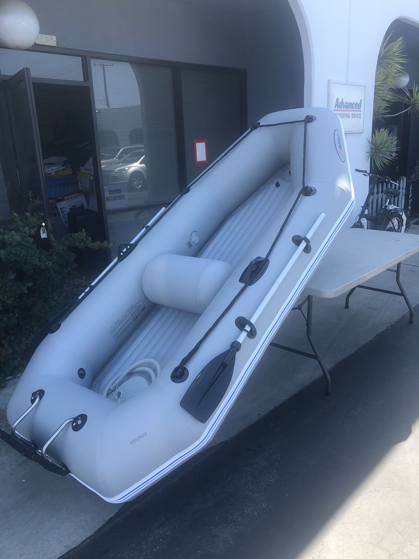 10’ Inflatable Boat Fabric Reinforced Come With Seat, Pair Of Oars, pump, motor mount, carry bag